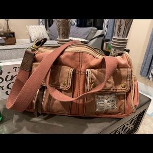 Like New Fossil messenger bag. Non smoking home.